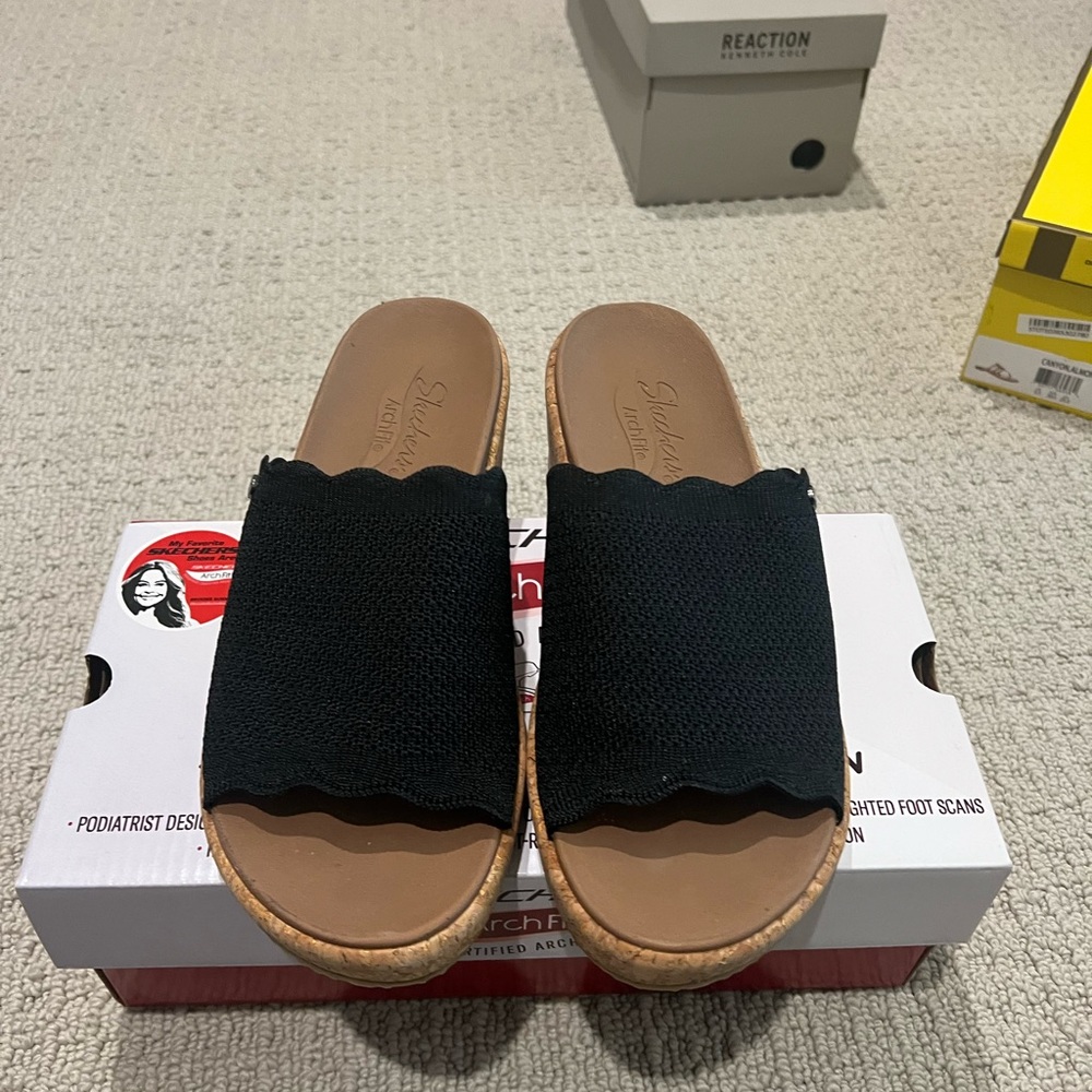 Skechers Jemma low wedge sandal size 8